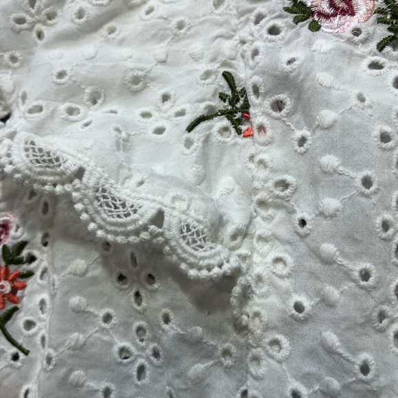 Vintage Embroidered Eyelet Crop Top - Picture 5 of 17